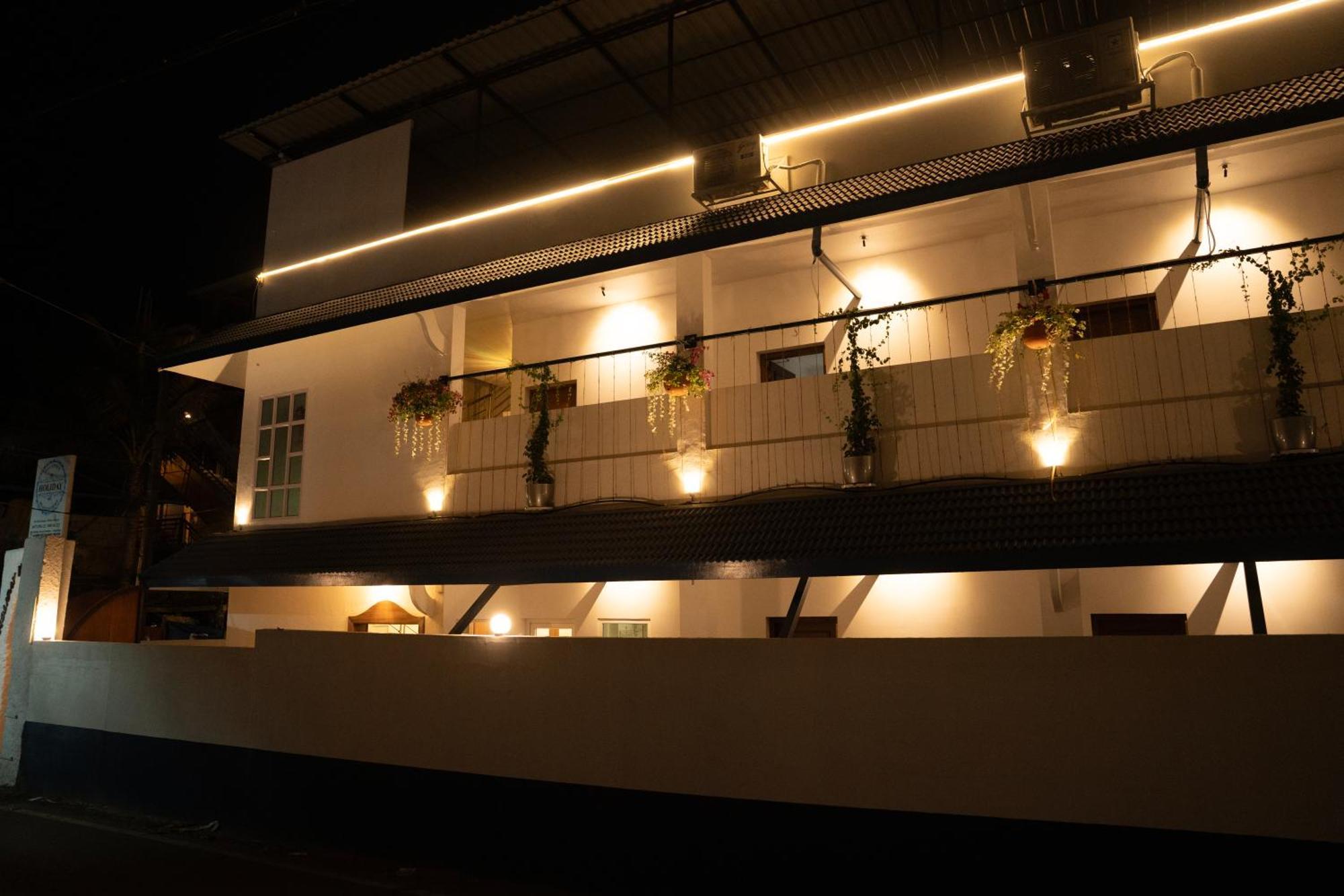 Alleppey Holiday Beach Resort Alappuzha Bagian luar foto