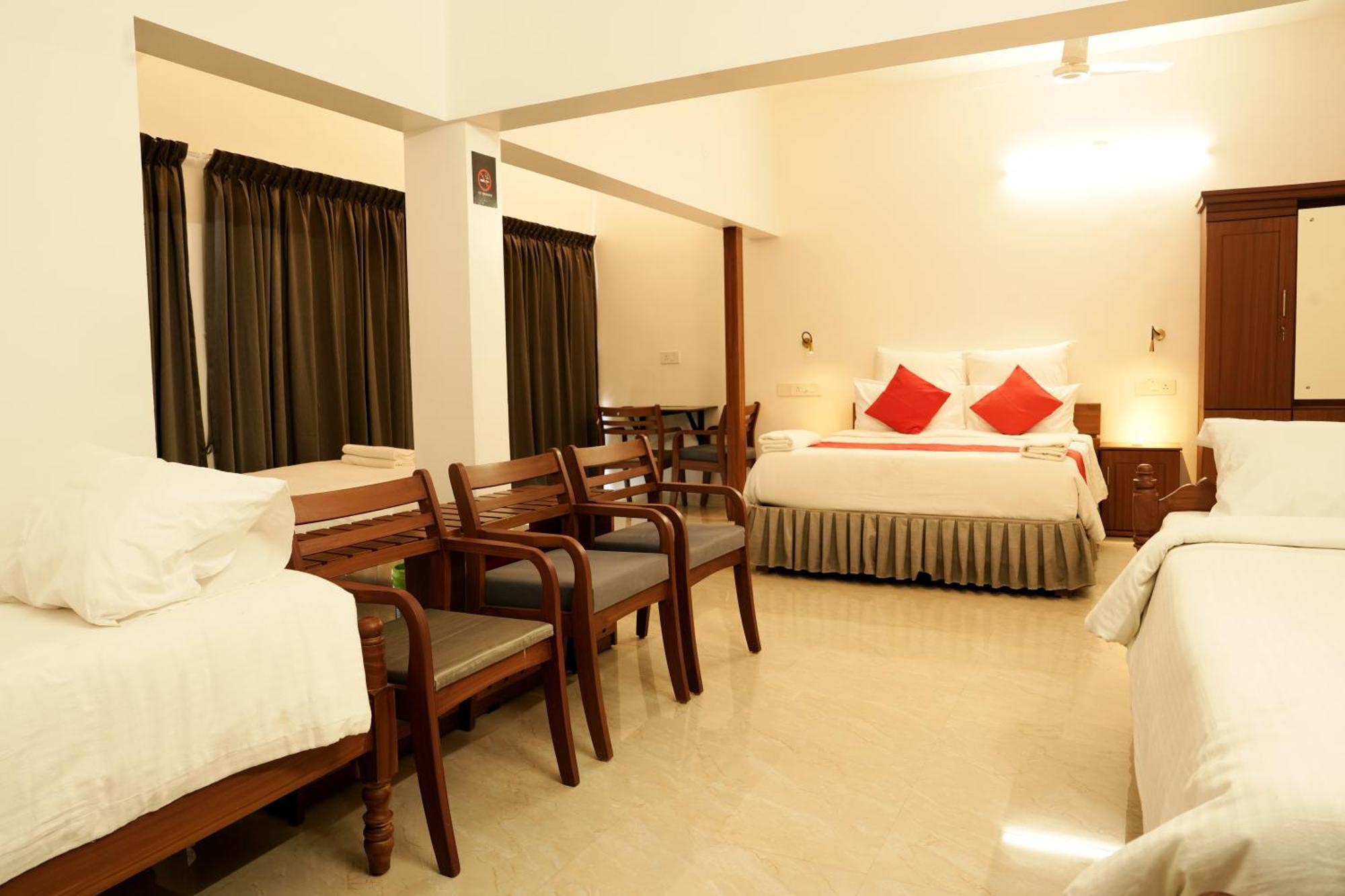 Alleppey Holiday Beach Resort Alappuzha Bagian luar foto