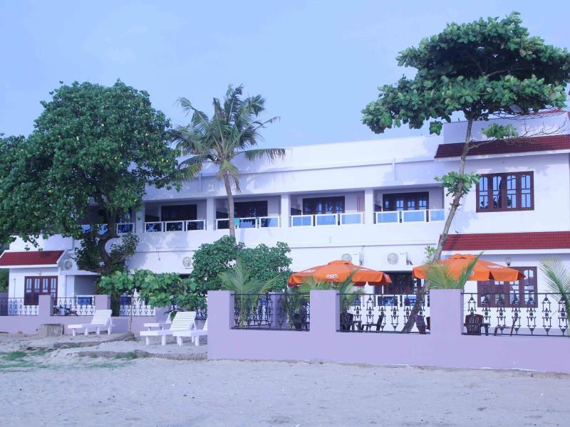 Alleppey Holiday Beach Resort Alappuzha Bagian luar foto